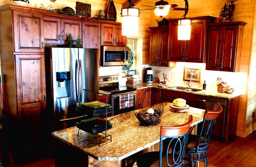 Luck Cabin | BOOKING AUGUST 2026 -Northwoods Upscale Charming Lakefrt Bone Lk-4 Bedrm-Game Rm