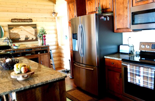 Luck Cabin | BOOKING AUGUST 2026 -Northwoods Upscale Charming Lakefrt Bone Lk-4 Bedrm-Game Rm