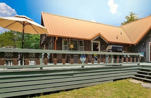 Eureka Springs House | Booking fast for summer, Lake Front, Pet Friendly!