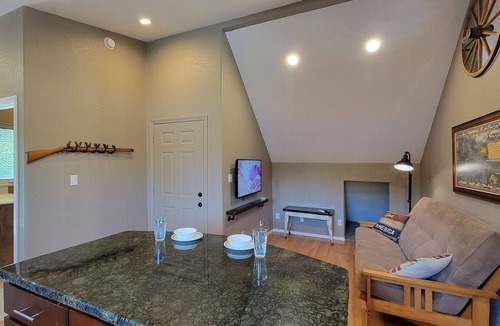 Grants Pass Apartment | Bookstayhop- Sungate Above