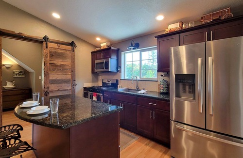 Grants Pass Apartment | Bookstayhop- Sungate Above