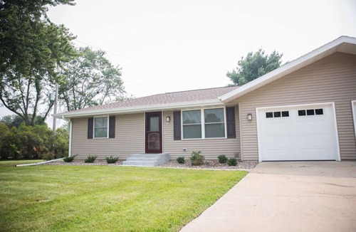 Janesville House | Boomerang Home Rentals - # 4au-L