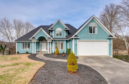 Piney Flats House | Boone Lake Getaway 6 Mi to Bristol Speedway!
