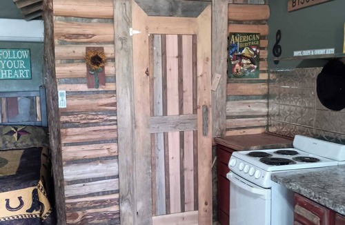 Voca Cabin | Boot Scootin Boogie - Castell Cabin - Sleeps 4