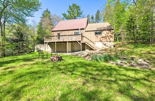 Boothbay Harbor House | Boothbay Harbor Cabin with Spacious Deck and Yard!