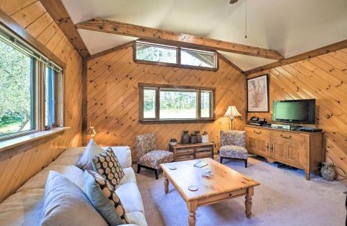 Boothbay Harbor House | Boothbay Harbor Cabin with Spacious Deck and Yard!