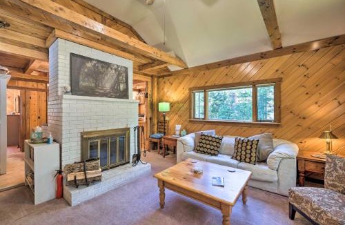 Boothbay Harbor House | Boothbay Harbor Cabin with Spacious Deck and Yard!