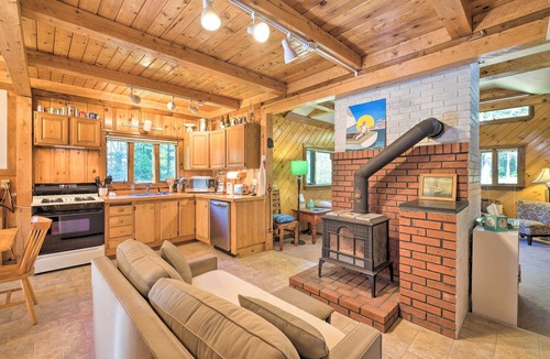 Boothbay Harbor Cabin | Boothbay Harbor Cabin w/Spacious Deck & Yard!