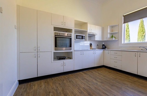 Dubbo East House | Boothenba Cottage - Heritage Farm Stay, Firepit