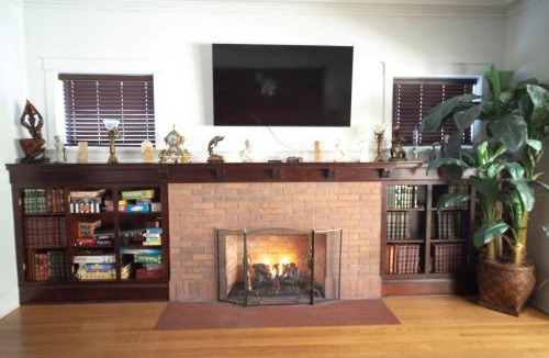 Lake View East Apartment | Bootlegger House Sleeps 10-20 Free TV & Parking