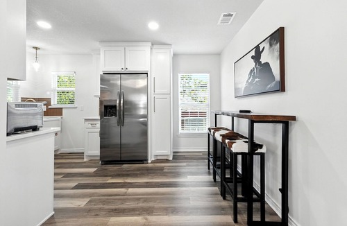 Fort Worth Cultural District House | Boots & Bedrolls - Walkable to Fort Worth's Dickies Arena.