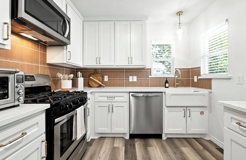 Fort Worth Cultural District House | Boots & Bedrolls - Walkable to Fort Worth's Dickies Arena.