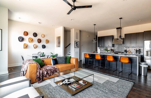 Edgehill House | Boots & Broadway - 2 Units - Mins to Broadway