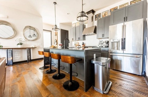 Edgehill House | Boots & Broadway - 2 Units - Mins to Broadway