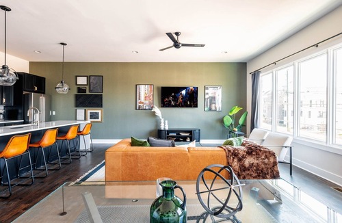 Edgehill House | Boots & Broadway - 2 Units - Mins to Broadway