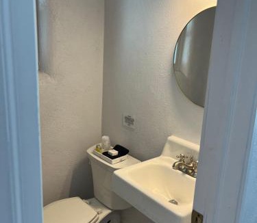 Carthage Hotel | Boots Court Motel