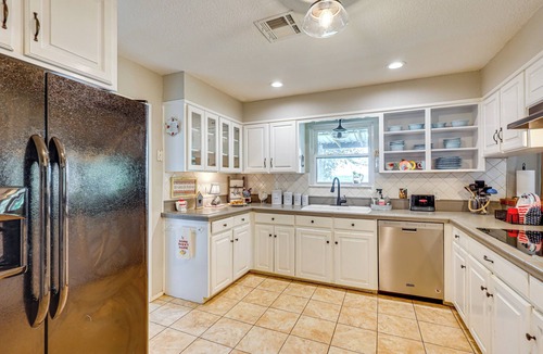 Valley Mills House | Boqsue River Valley Views! 3-Acre Country Home