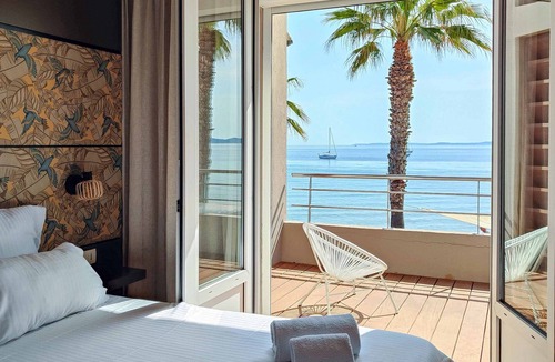 Hyeres Hotel | Bor Hôtel & Restaurant - Plage privée