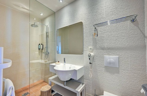 Hyeres Hotel | Bor Hôtel & Restaurant - Plage privée