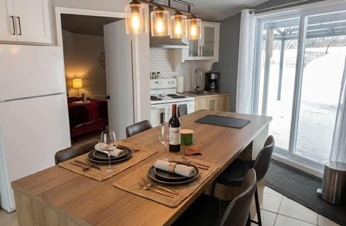 Val-Brillant Apartment | Bord de Lac, tranquille, 2 chambres, animaux acceptés, avec AC à Val-Brillant.