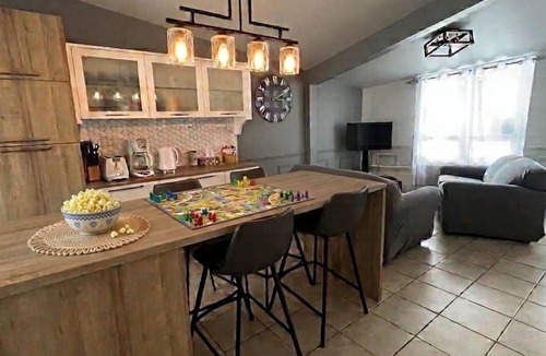 Val-Brillant Apartment | Bord de Lac, tranquille, 2 chambres, animaux acceptés, avec AC à Val-Brillant.