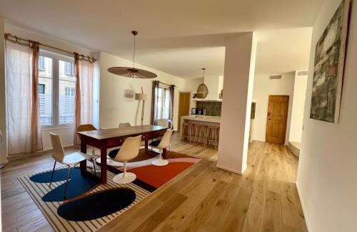 Bompard Apartment | Bord de mer, magnifique appartement de 150m2 avec jardin