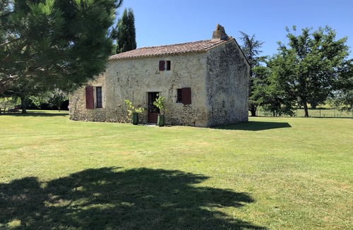 Saint-Pierre-de-Bat House | Bordeaux: Charming house in a green setting