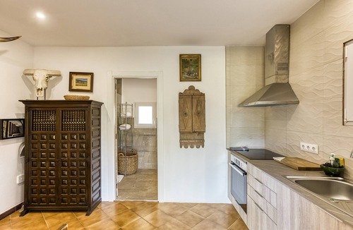 Darnius Apartment | Bosque Apartment with Mountain Views, Wi-Fi, and Air Conditioning