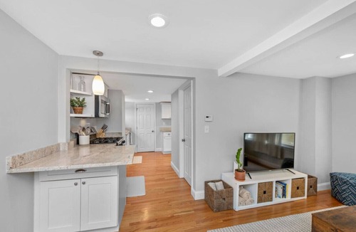 Thompson Square - Bunker Hill Apartment | Boston Condo with Free Parking