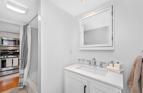 Thompson Square - Bunker Hill Apartment | Boston Condo with Free Parking