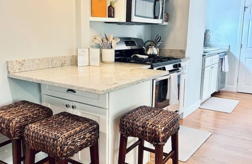 Thompson Square - Bunker Hill Apartment | Boston Condo with Free Parking