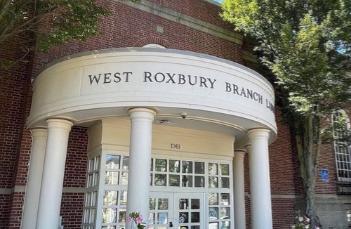 West Roxbury Apartment | Boston Cozy studio Apt. near Train&Buses ,Parking included