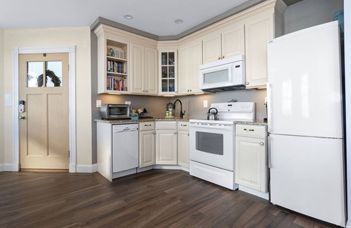 Winthrop Apartment | Boston Harbor One or Two Bedroom Waterfront Home