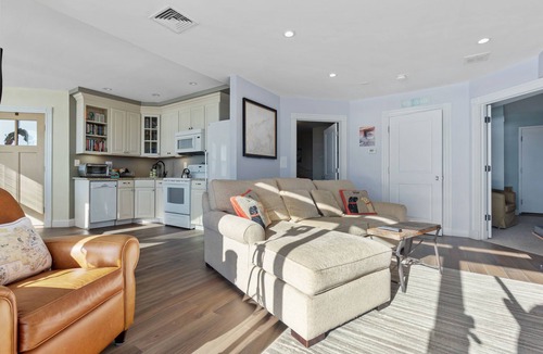 Winthrop Apartment | Boston Harbor One or Two Bedroom Waterfront Home