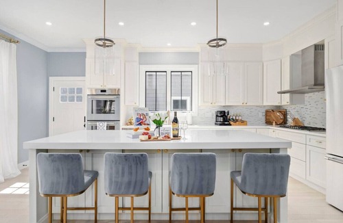 East Cambridge House | Boston-Harvard Mansion Sleeps 14 w/Spacious Game Room and Spa Bath