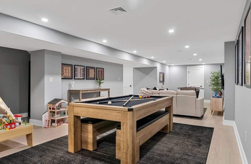 East Cambridge House | Boston-Harvard Mansion Sleeps 14 w/Spacious Game Room and Spa Bath