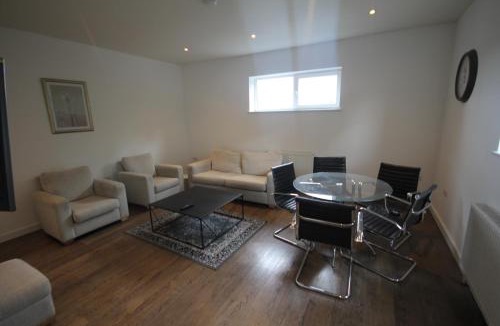 Elthorne Apartment | Boston Place