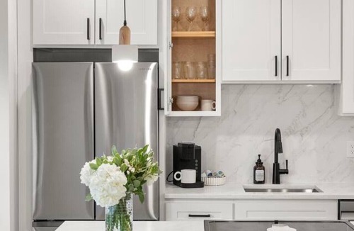 Jeffries Point Apartment | Boston Skyline Stay | 1BR + City Views