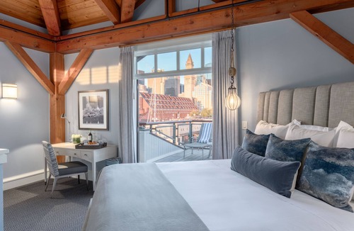 Waterfront Hotel | Boston Yacht Haven Inn & Marina