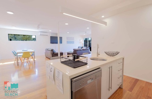 Warrnambool House | Botanic Beach