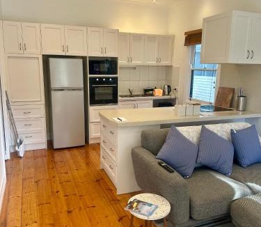 Geelong House | Botanical Gardens Cottage