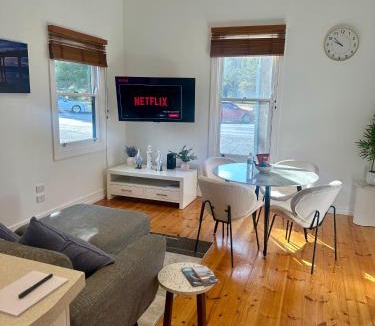 Geelong House | Botanical Gardens Cottage