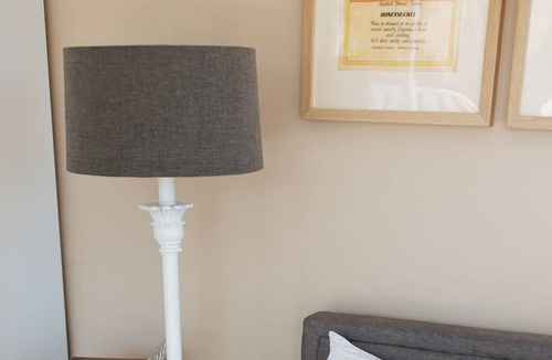 Mount Eliza Cottage | Botanical hideaway|pool| beach box| campfire