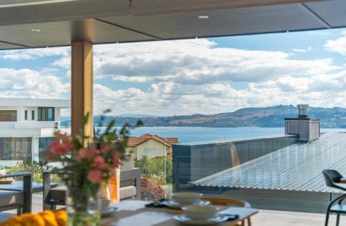 Waipahihi House | Botanical Oasis - Taupo