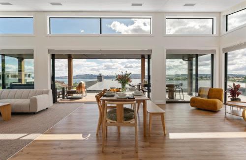 Waipahihi House | Botanical Oasis - Taupo