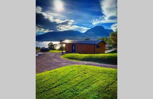 Strathcarron Apartment | Bothan Dubh Self Catering Cabin
