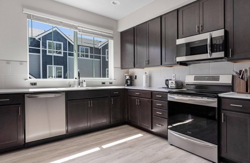 North Creek Apartment | Bothell 4BR in The Ponds Complex + Pets OK