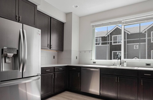 North Creek Apartment | Bothell 4BR in The Ponds Complex + Pets OK