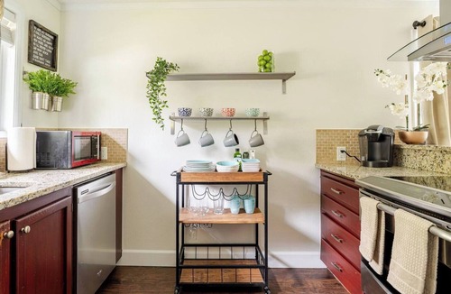 North Creek House | Bothell Retreat · King Bed, Office, Fast WiFi+W/D