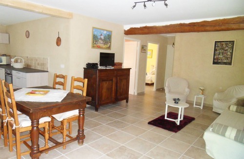 Manosque Apartment | Bottle gardens: The Hackberry